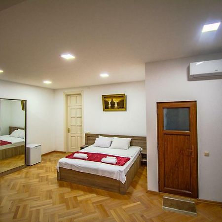 באטומי Nana'S Guesthouse מראה חיצוני תמונה