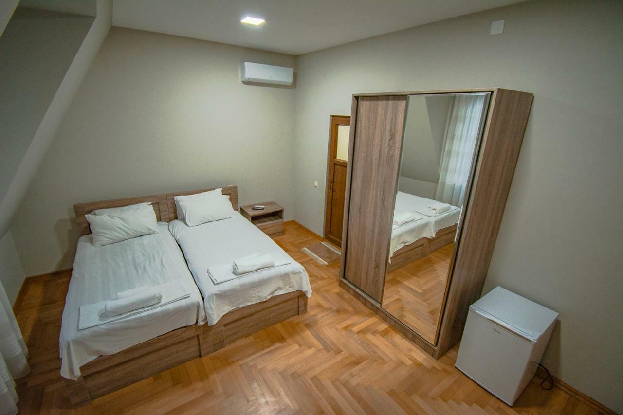 באטומי Nana'S Guesthouse מראה חיצוני תמונה
