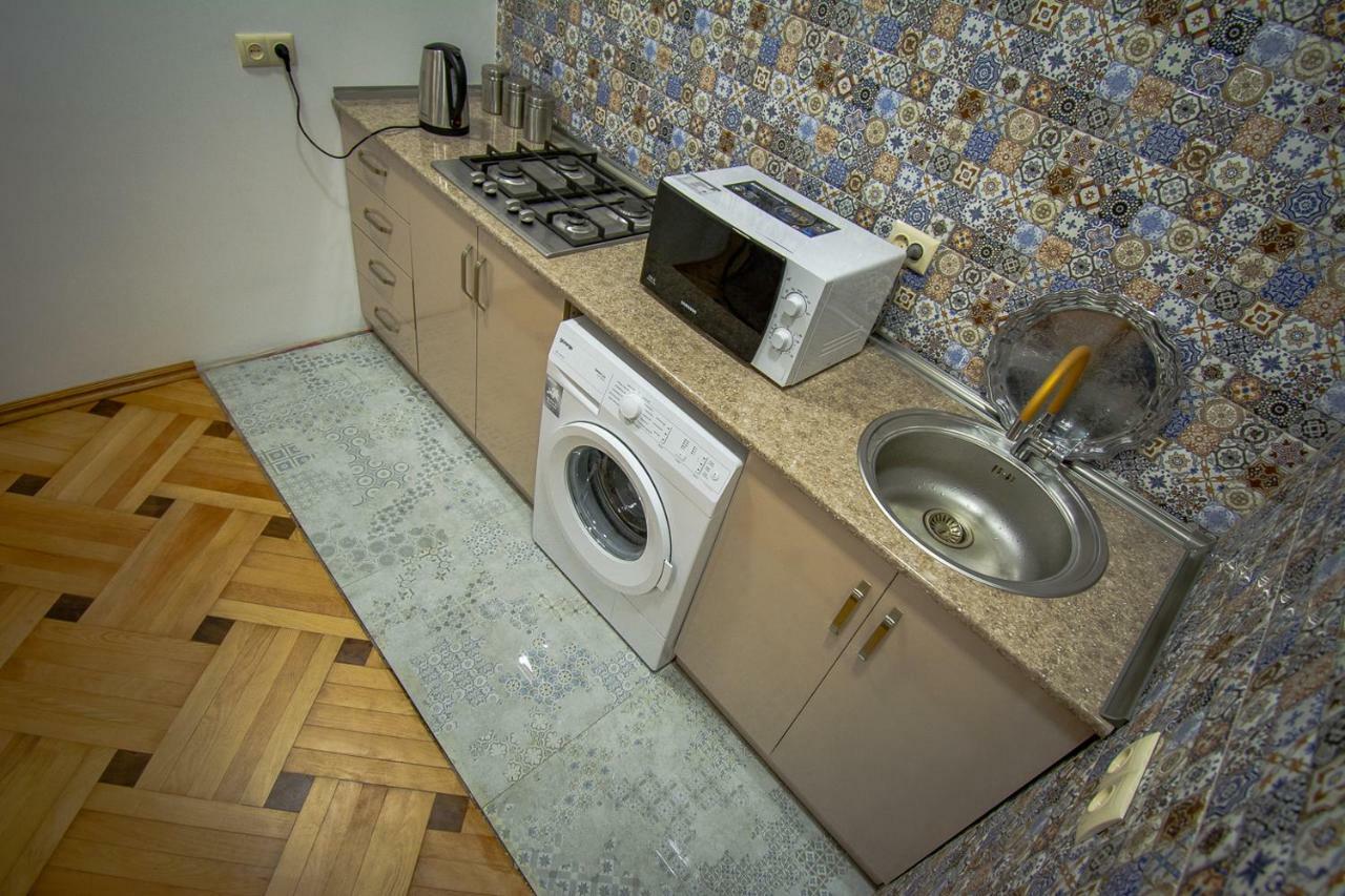 באטומי Nana'S Guesthouse מראה חיצוני תמונה